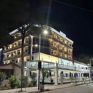 4* Hotell Ujvara
